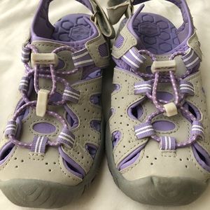 Khombu Sandals size 12